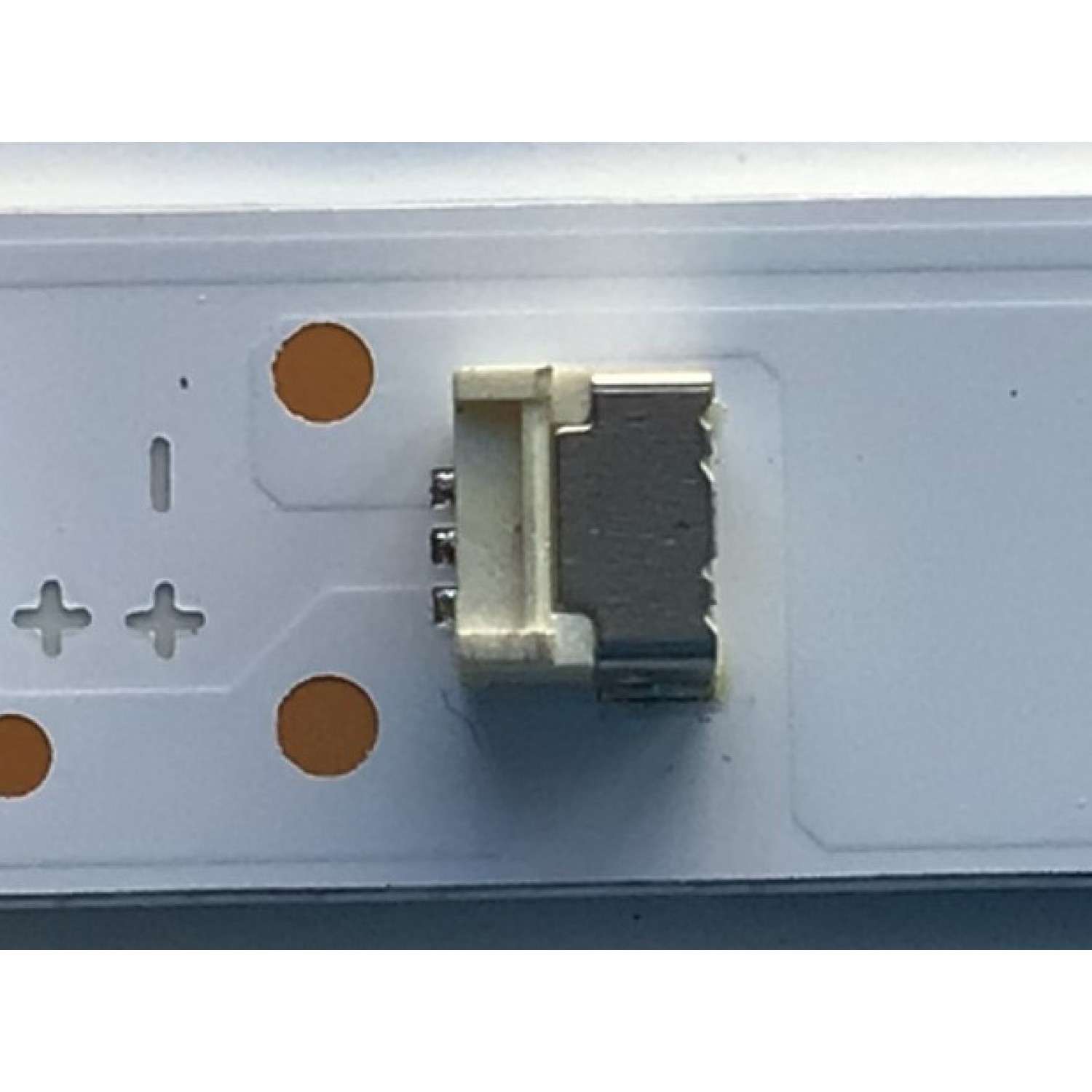 KIT DE LEDS PARA TV VIZIO / NUMERO DE PARTE LB-GM3030-GJVIZIO023.82X5VB01-Y / 210BZ05D0B338BSC4X / 64M0T33FCF9N / PANEL PN238CT01-2 / MODELO D24F4-J01 - Imagen 2